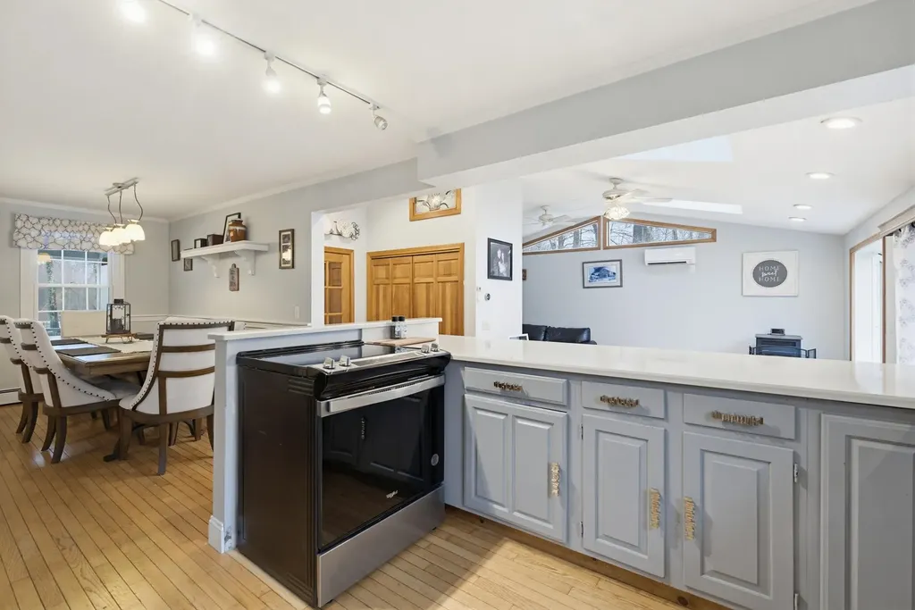104 Old Auburn Road Derry NH 03038
