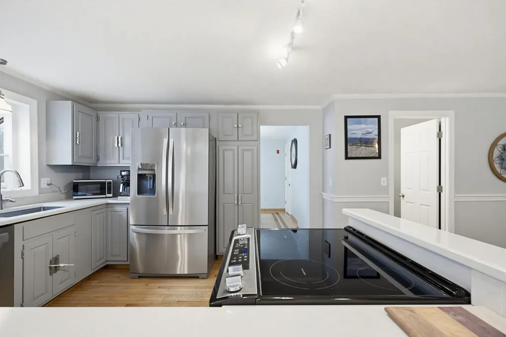 104 Old Auburn Road Derry NH 03038