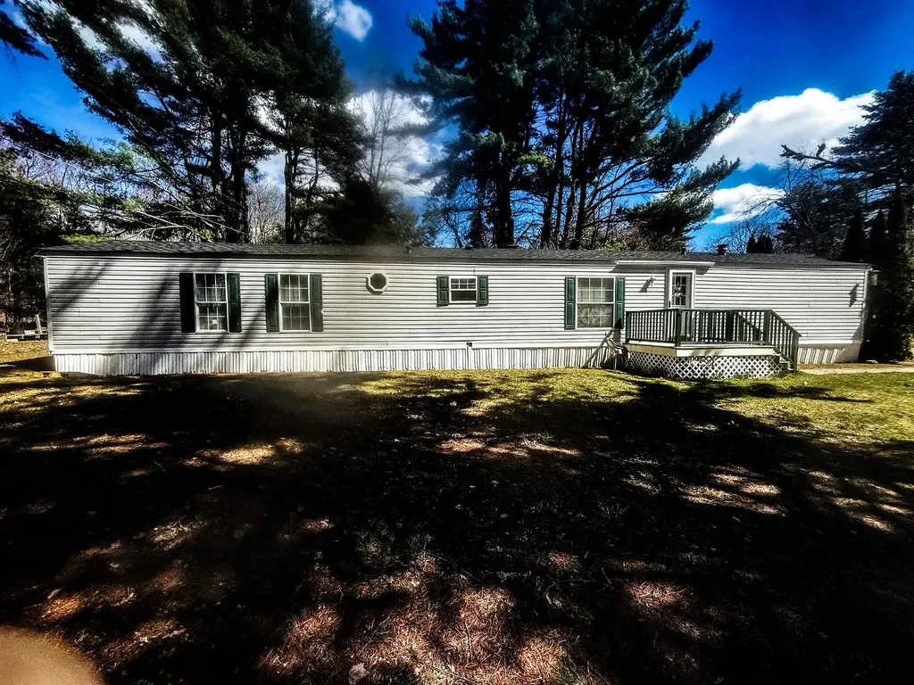 22 Wayne Drive Derry NH 03038