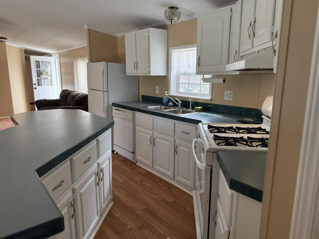 22 Wayne Drive Derry NH 03038