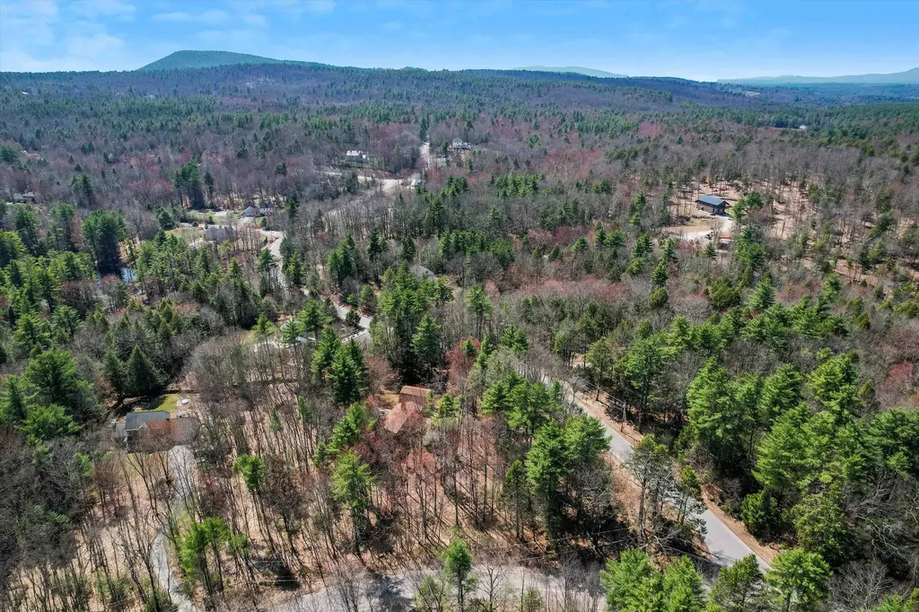 370 Mccurdy Road New Boston NH 03070