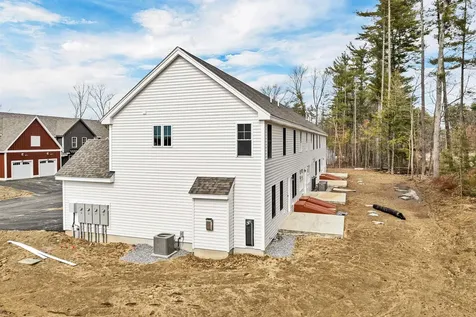 17-C Mustang Drive Litchfield NH 03052