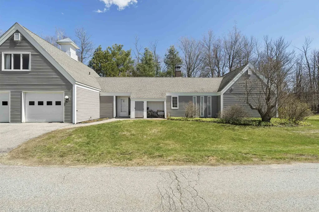 54 Hilltop Place New London NH 03257