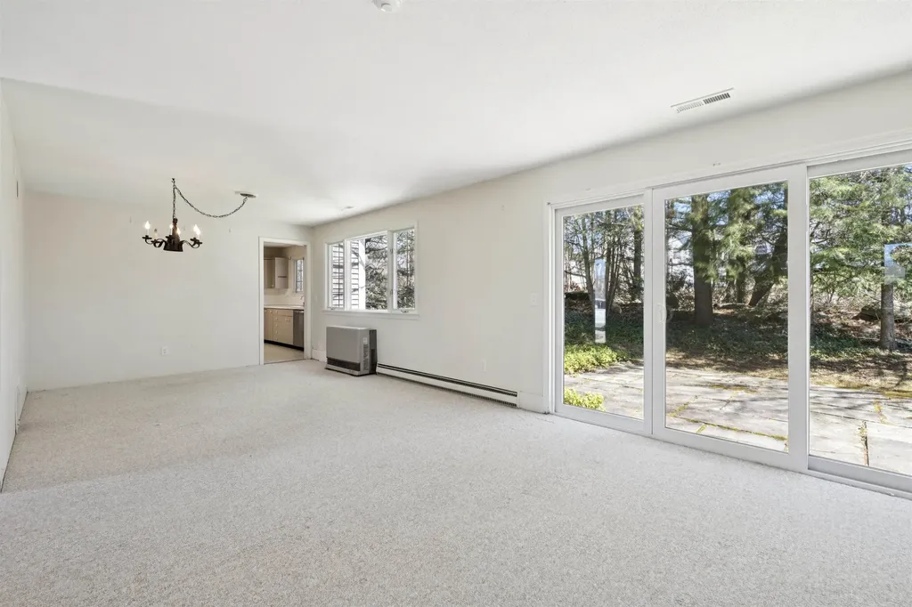 54 Hilltop Place New London NH 03257