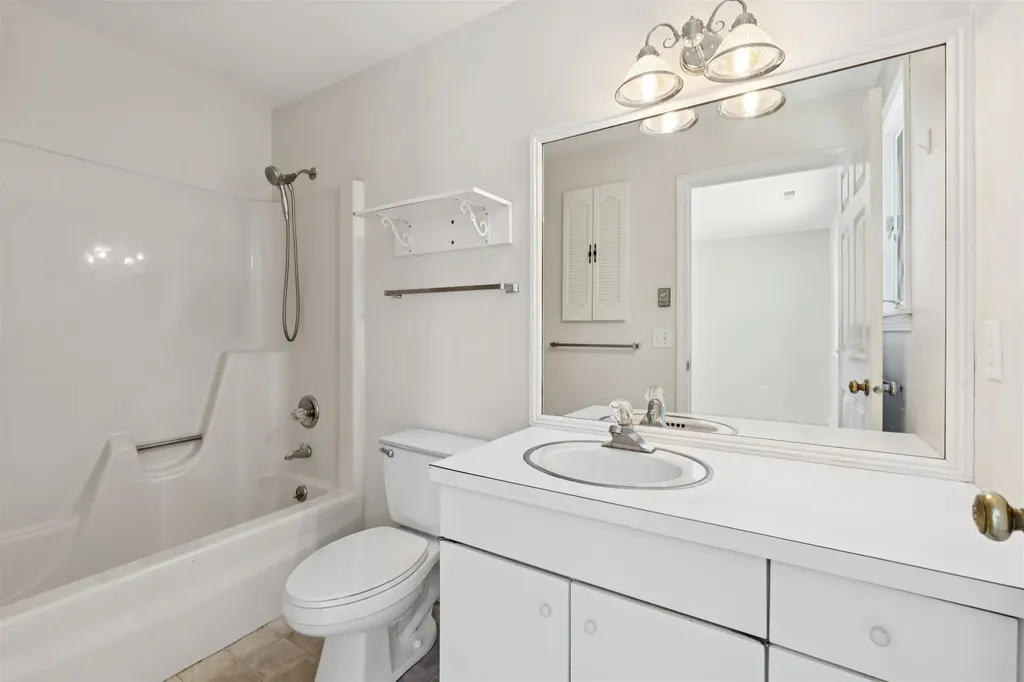54 Hilltop Place New London NH 03257