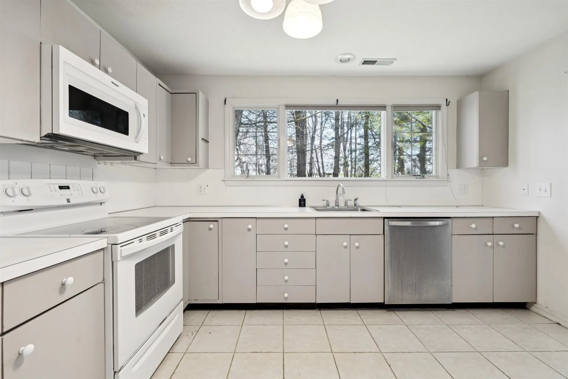 54 Hilltop Place New London NH 03257