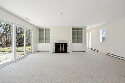 54 Hilltop Place New London NH 03257