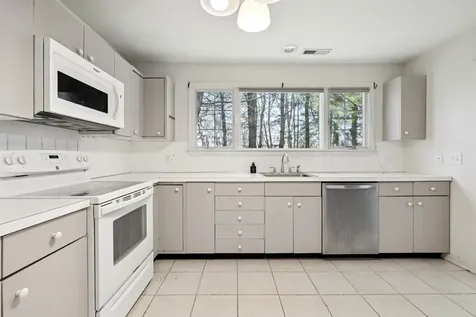 54 Hilltop Place New London NH 03257