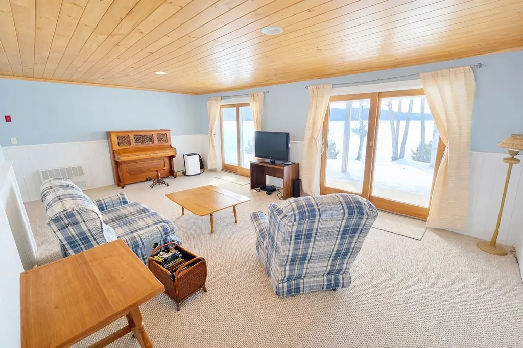 101 Rossiter Point Morgan VT 05853