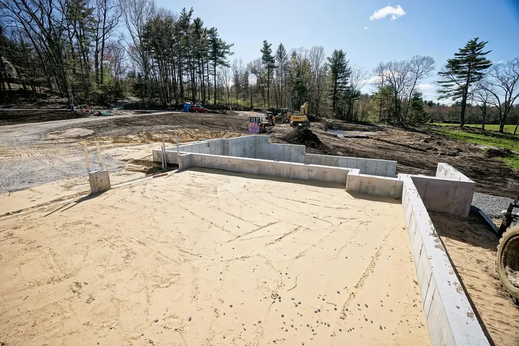 78 Island Pond Road Derry NH 03038