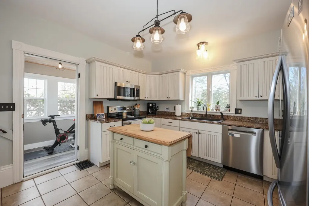 279 Sagamore Street Manchester NH 03104