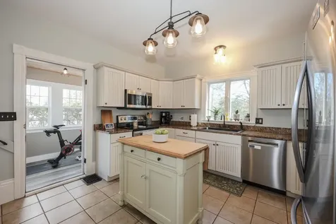 279 Sagamore Street Manchester NH 03104