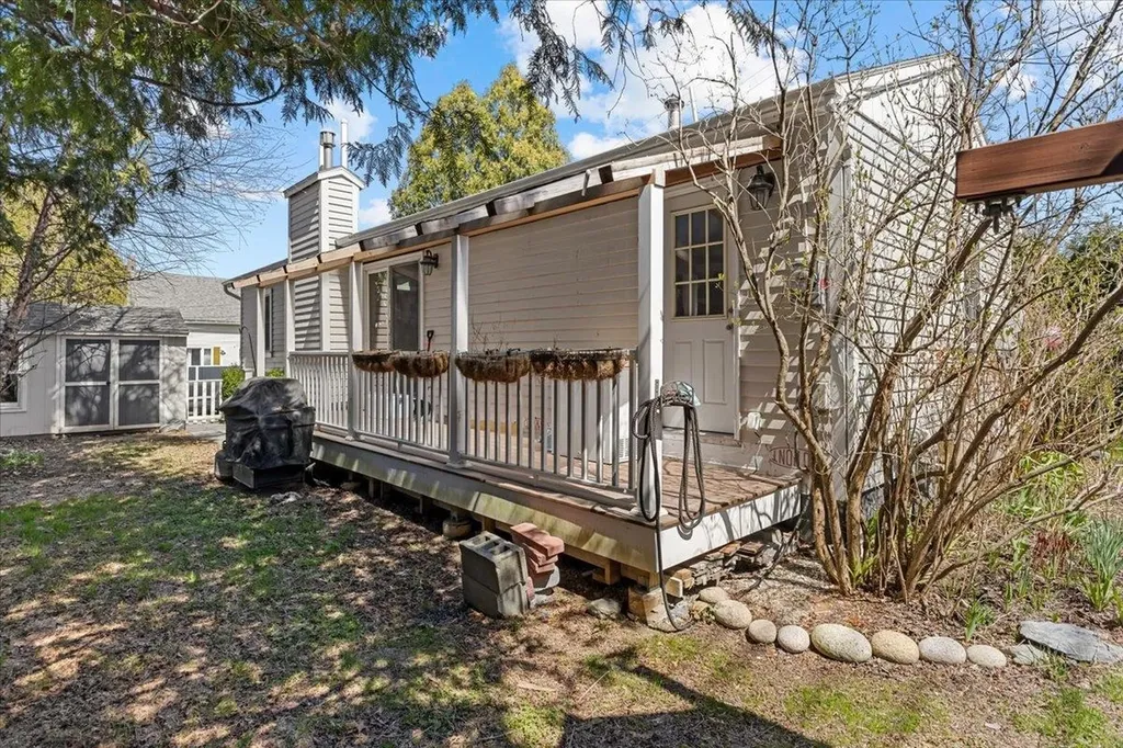 9 Railroad Lane Shelburne VT 05482