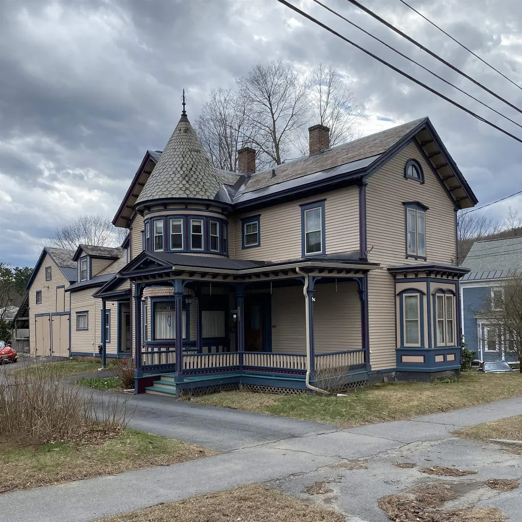 24 School Street Rockingham VT 05101