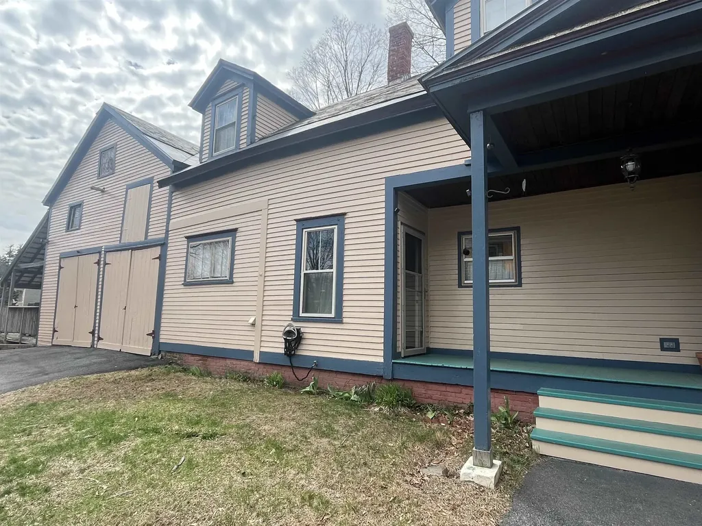 24 School Street Rockingham VT 05101