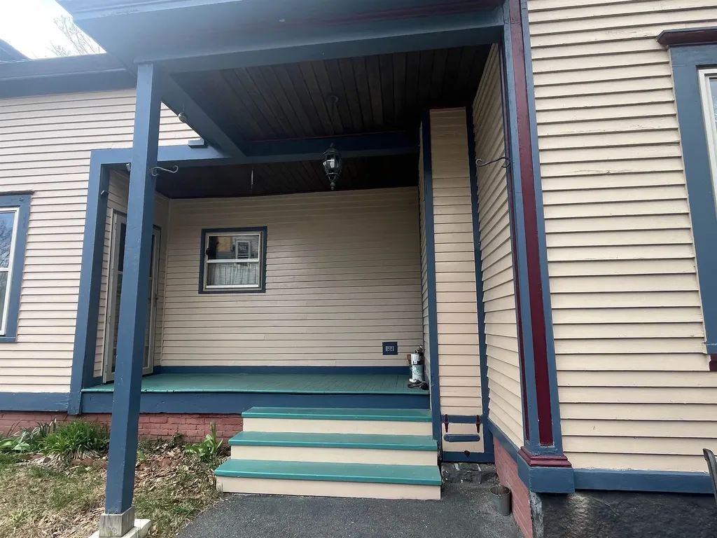 24 School Street Rockingham VT 05101