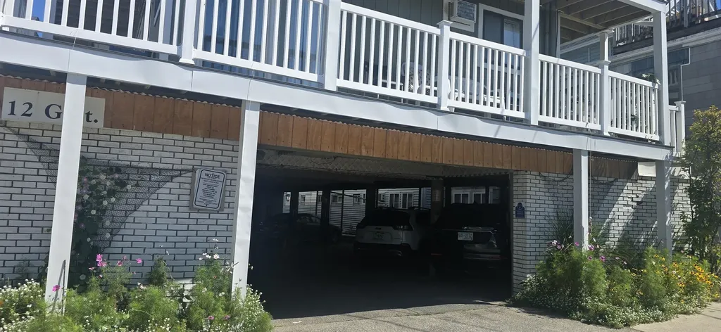 12 G Street Hampton NH 03842