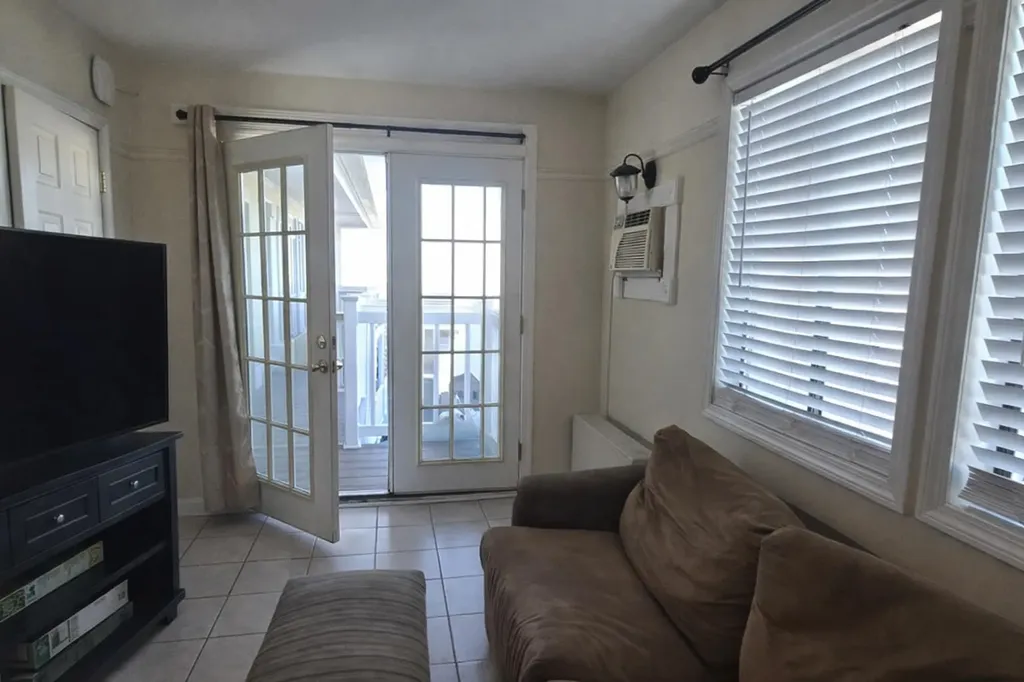 12 G Street Hampton NH 03842