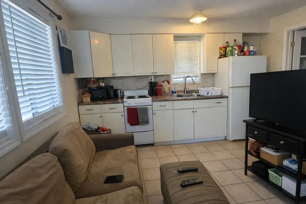 12 G Street Hampton NH 03842