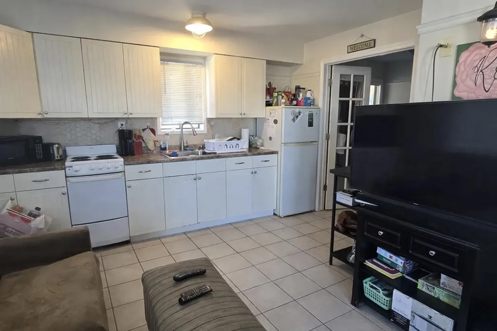 12 G Street Hampton NH 03842