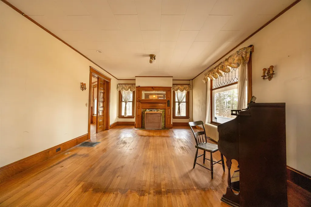 37 Edgehill Road St. Johnsbury VT 05819