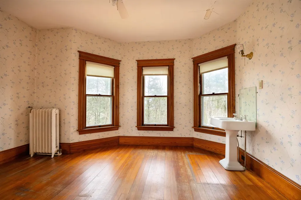 37 Edgehill Road St. Johnsbury VT 05819