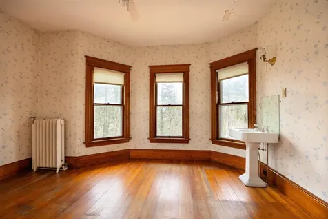 37 Edgehill Road St. Johnsbury VT 05819