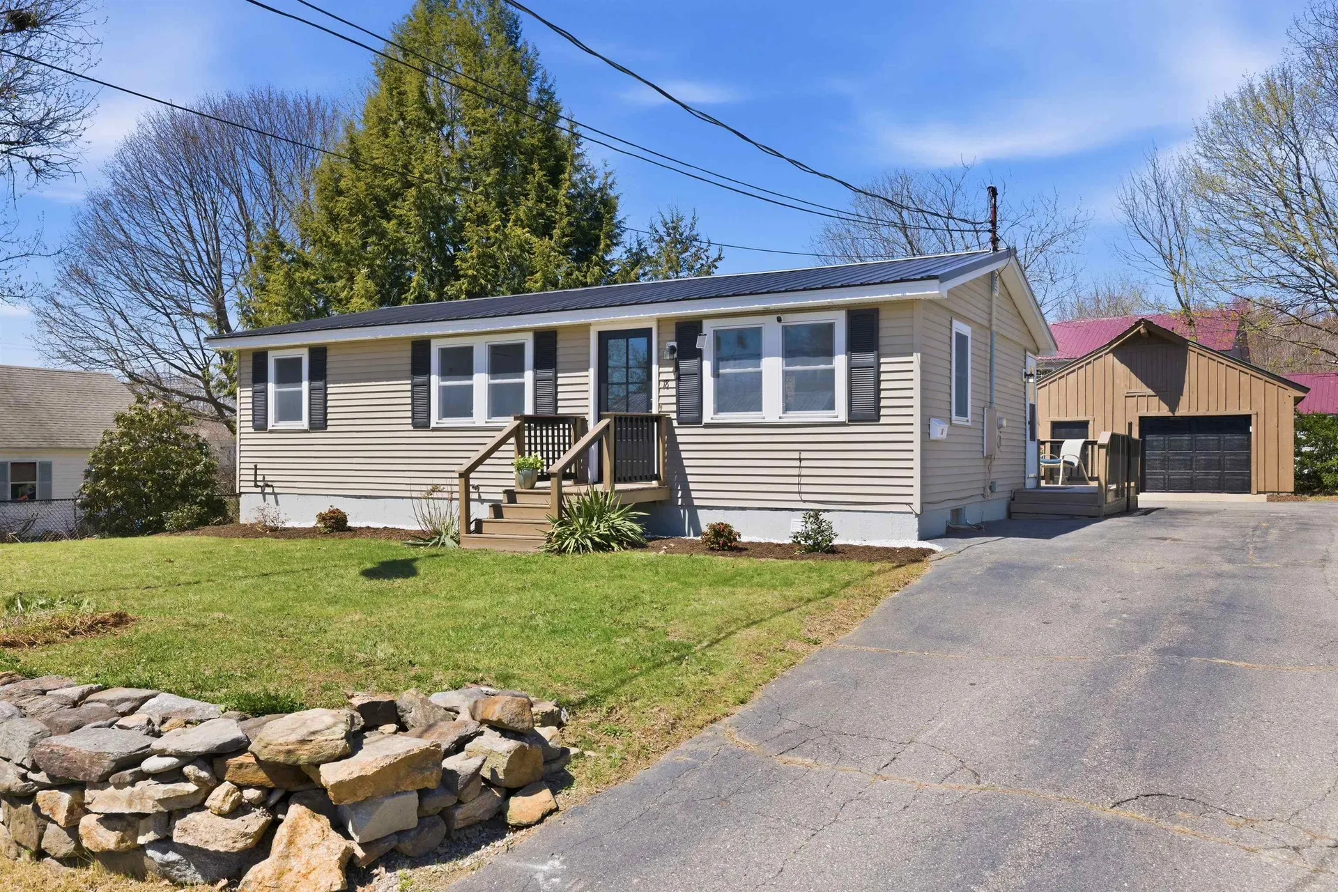 18 Massachusetts Avenue Laconia NH 03246
