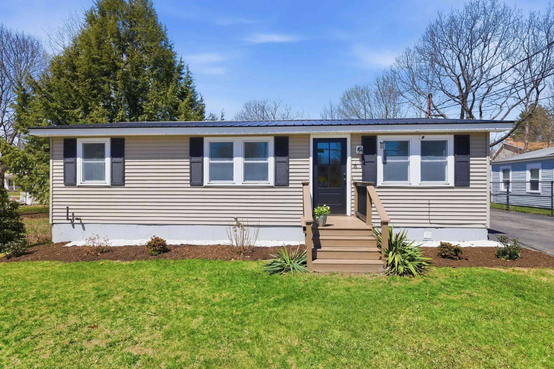 18 Massachusetts Avenue Laconia NH 03246