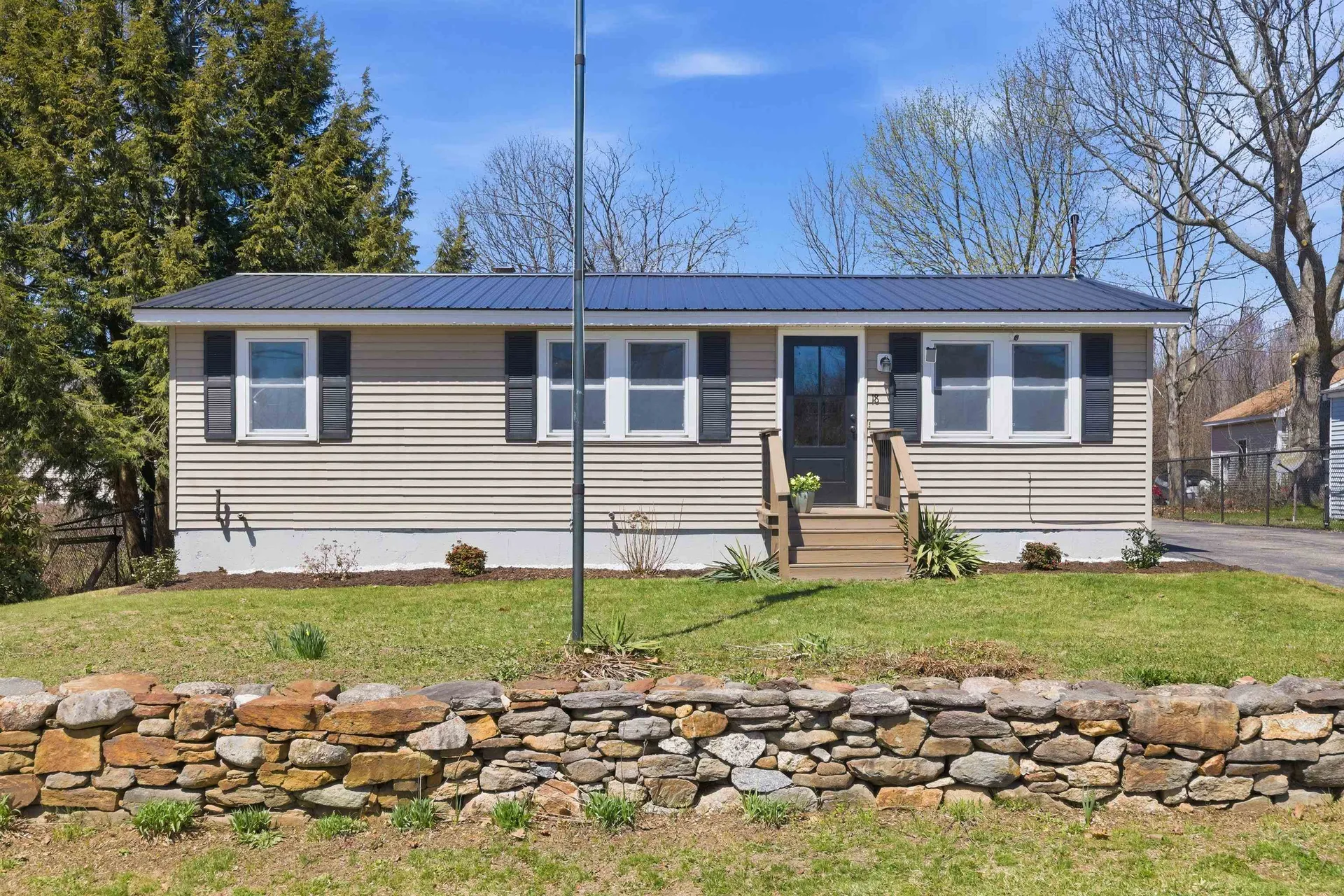 18 Massachusetts Avenue Laconia NH 03246
