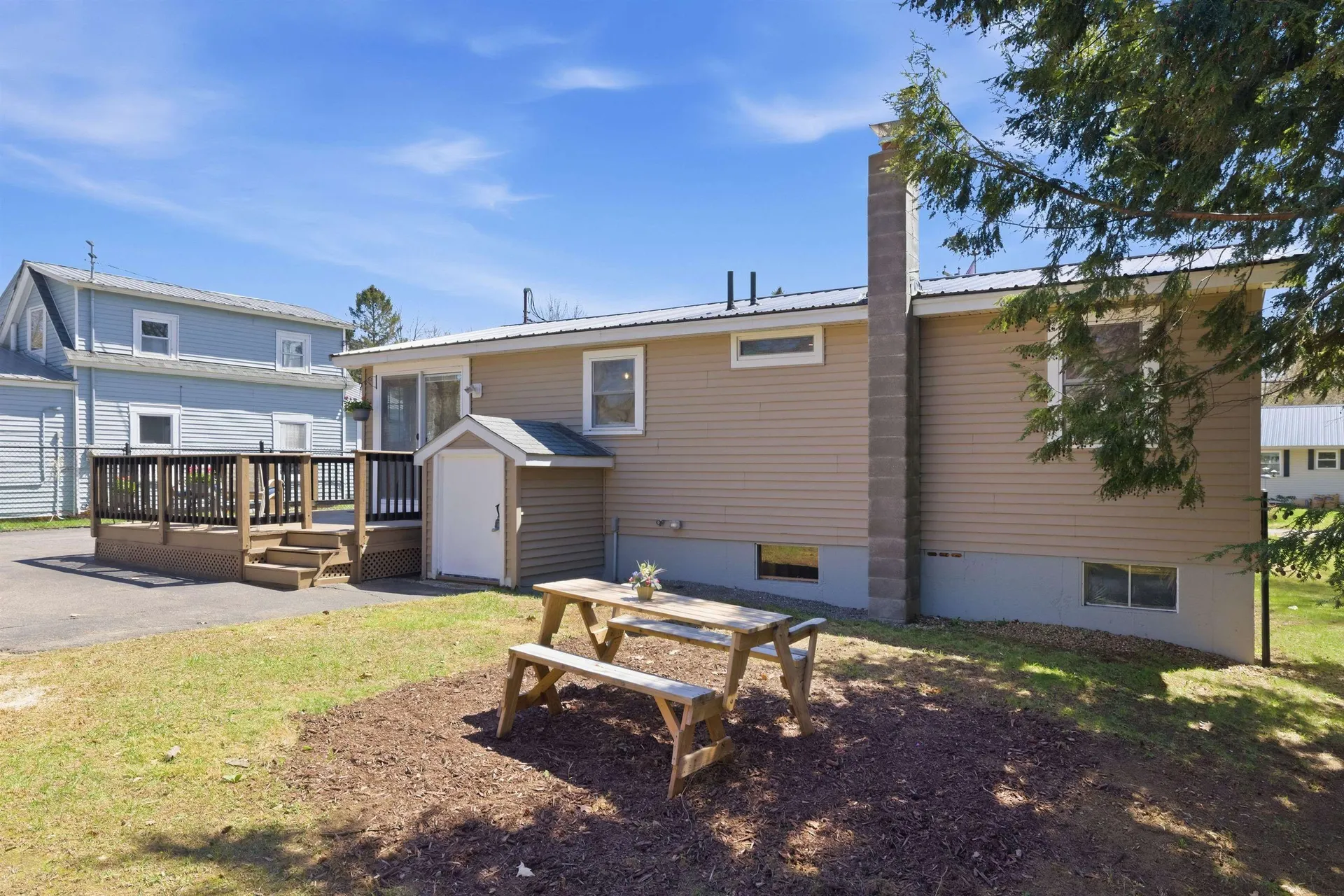 18 Massachusetts Avenue Laconia NH 03246