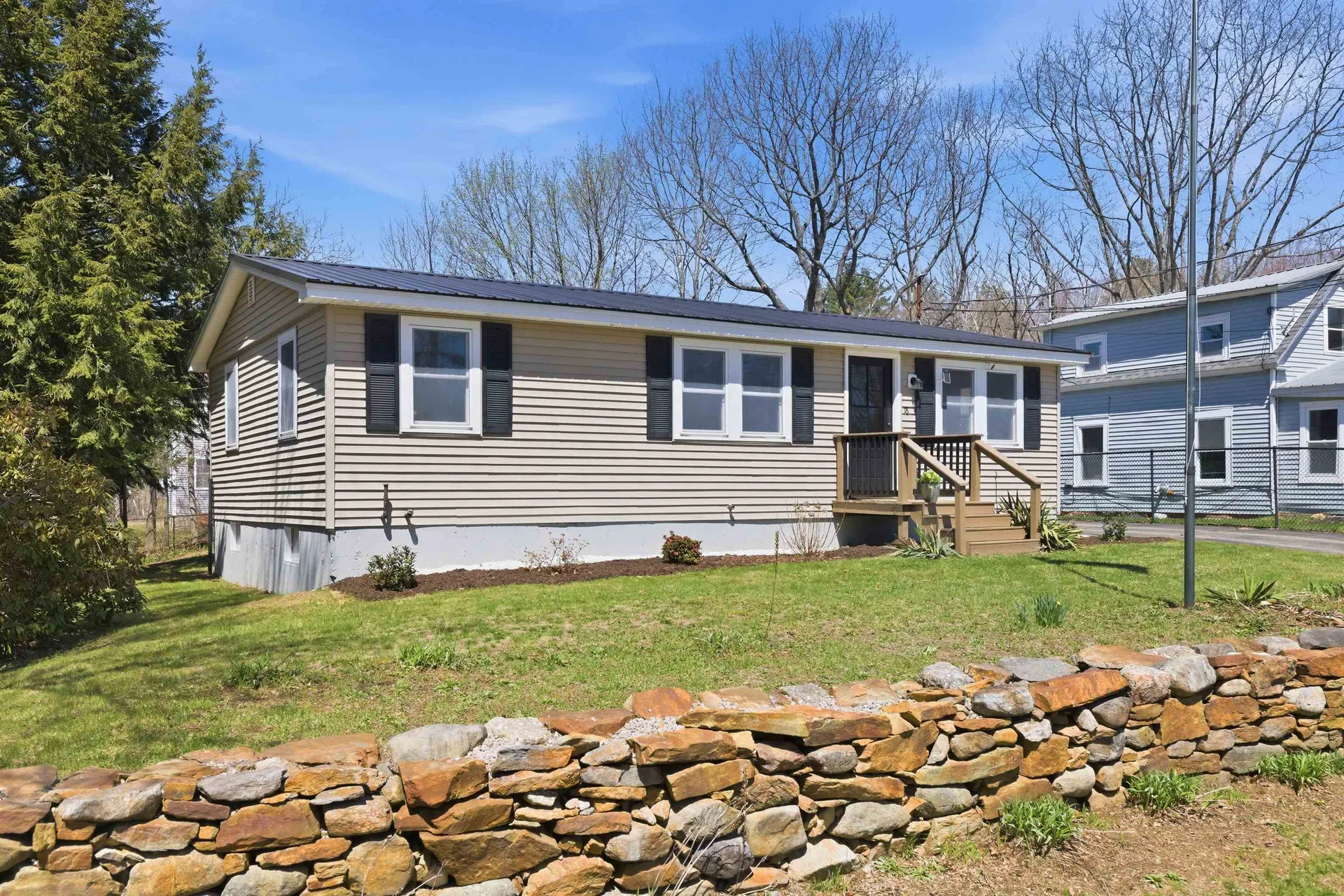18 Massachusetts Avenue Laconia NH 03246