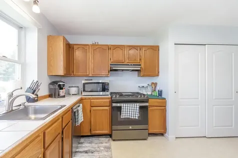 27 Primrose Lane Concord NH 03303