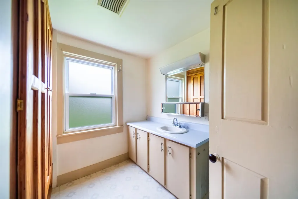 557 Pleasant Valley Road Benson VT 05743