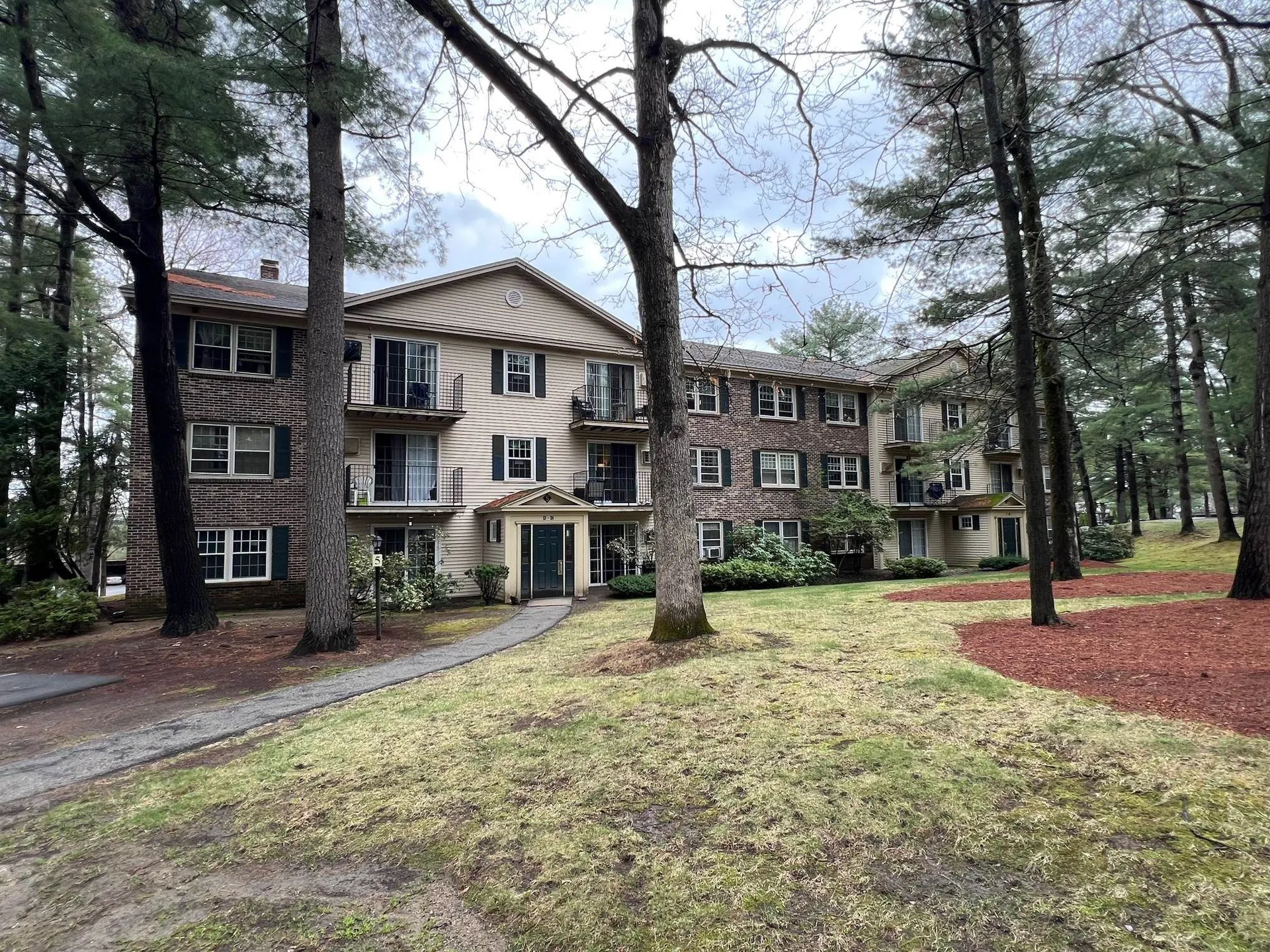 5 Autumn Leaf Drive Nashua NH 03060