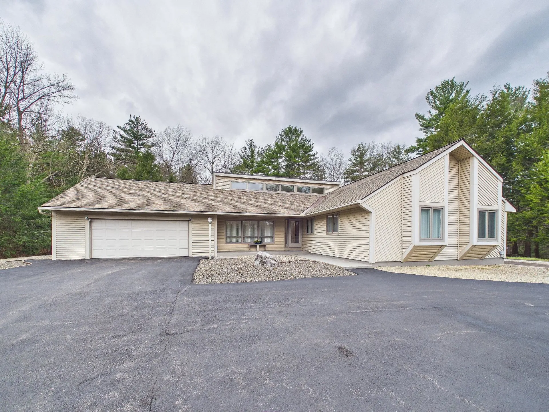 11 Pepperell Circle Nashua NH 03062