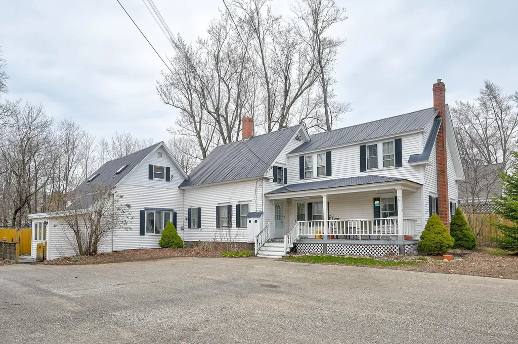 22 Oak Street Conway NH 03860