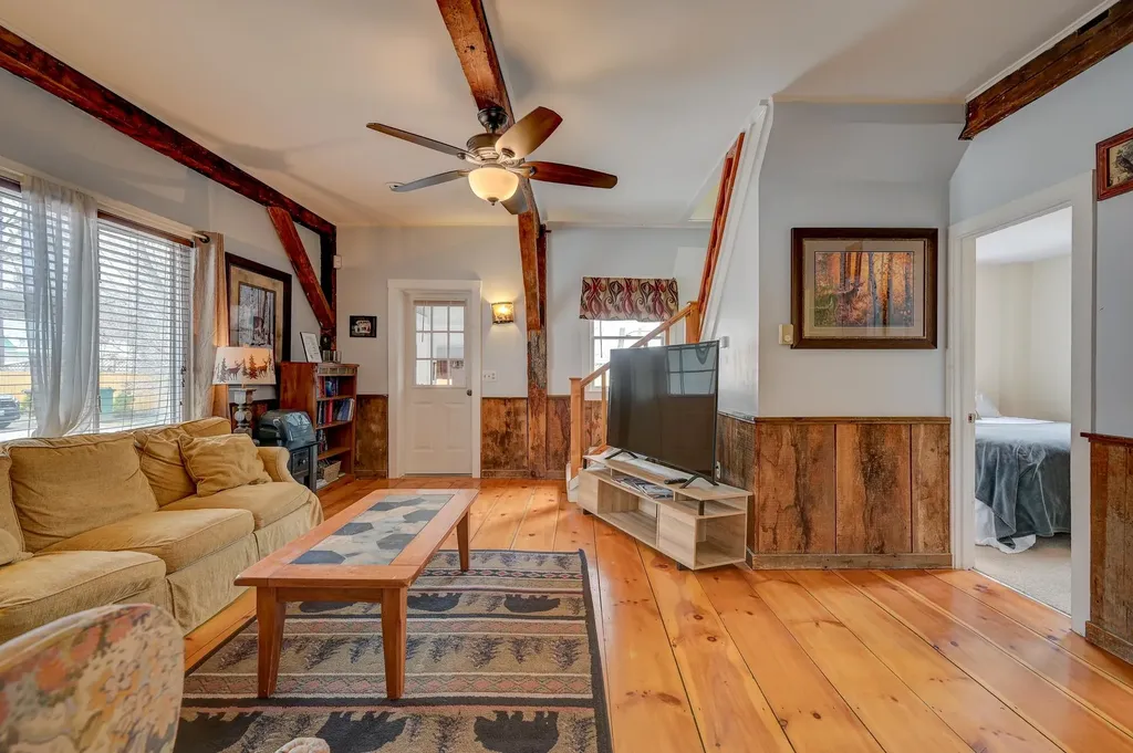 22 Oak Street Conway NH 03860