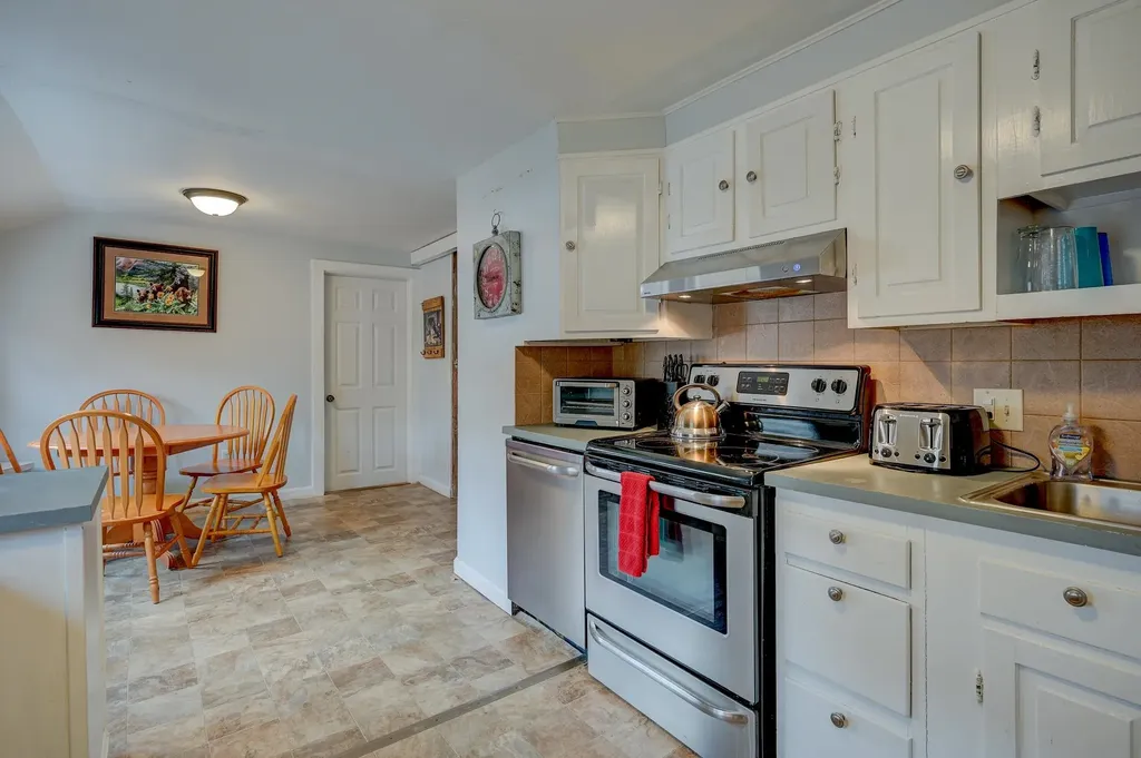 22 Oak Street Conway NH 03860