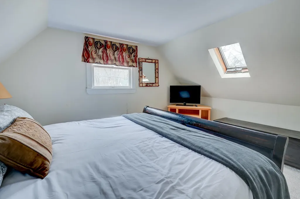 22 Oak Street Conway NH 03860