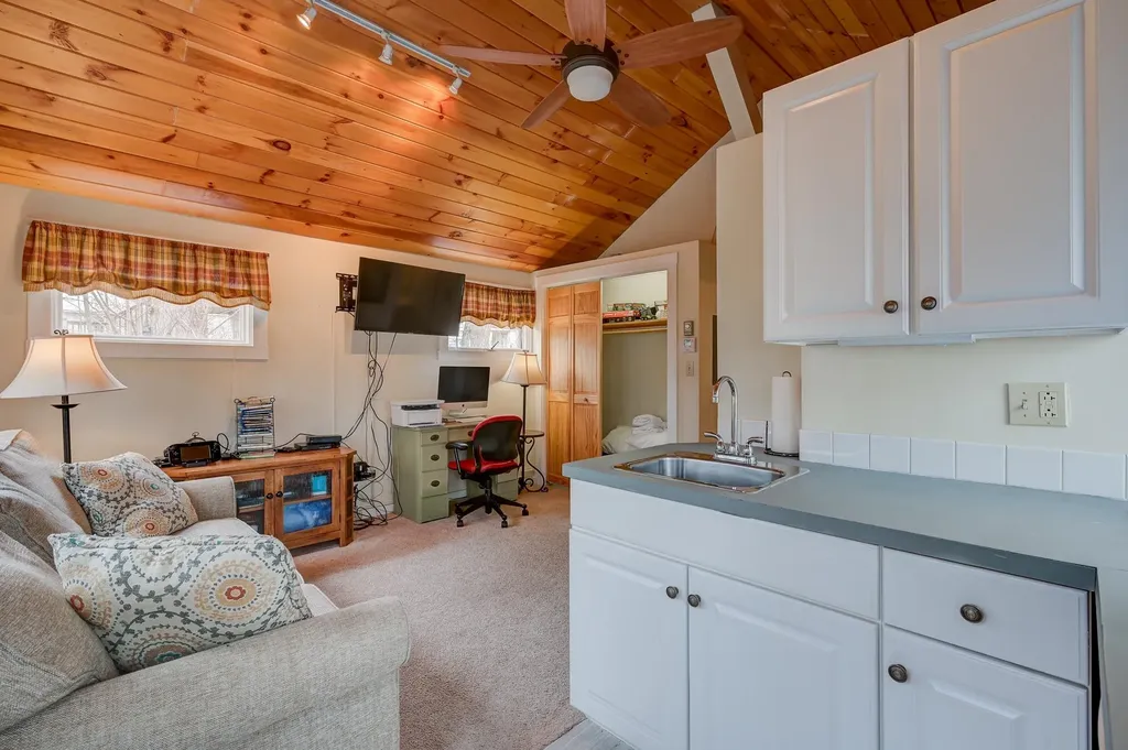 22 Oak Street Conway NH 03860