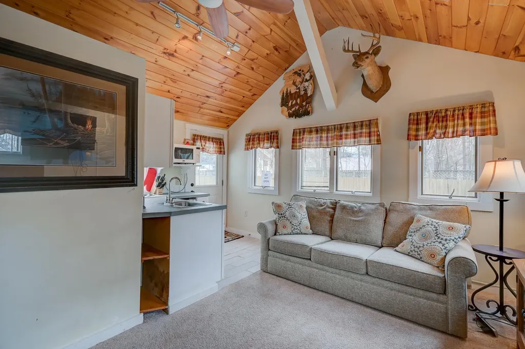 22 Oak Street Conway NH 03860