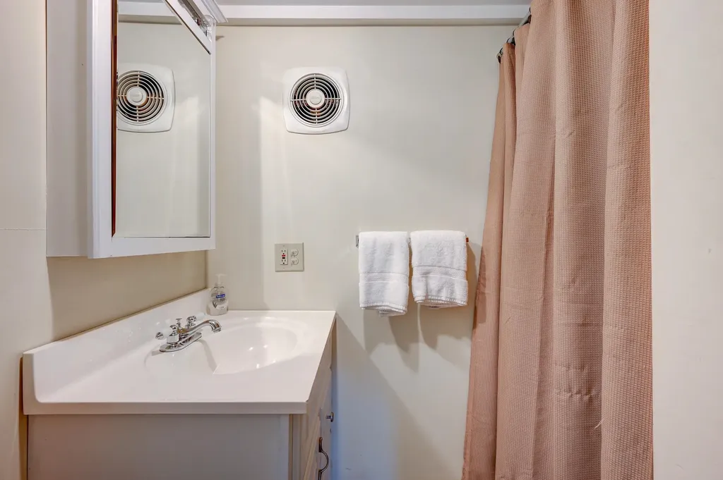 22 Oak Street Conway NH 03860