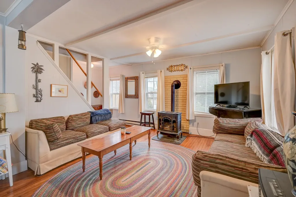 22 Oak Street Conway NH 03860