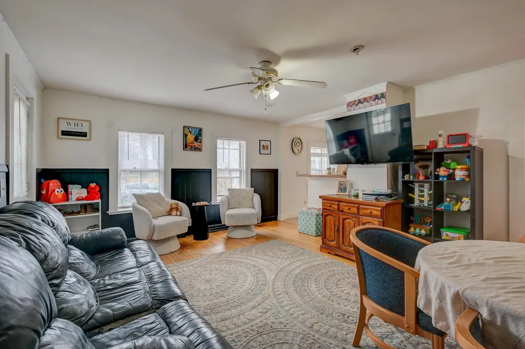22 Oak Street Conway NH 03860