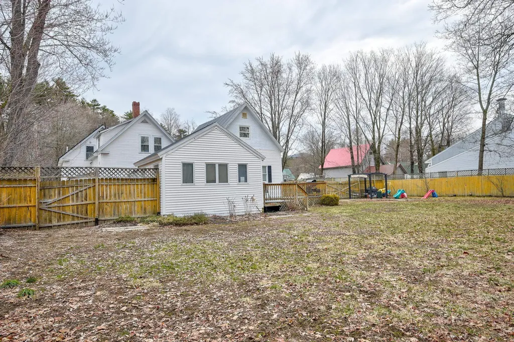 22 Oak Street Conway NH 03860