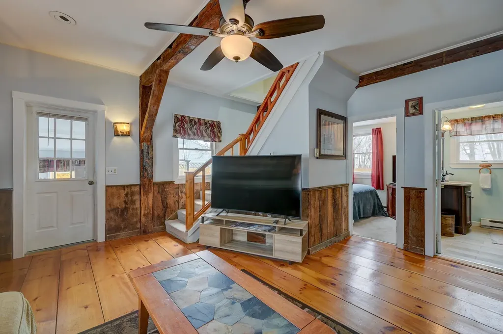 22 Oak Street Conway NH 03860