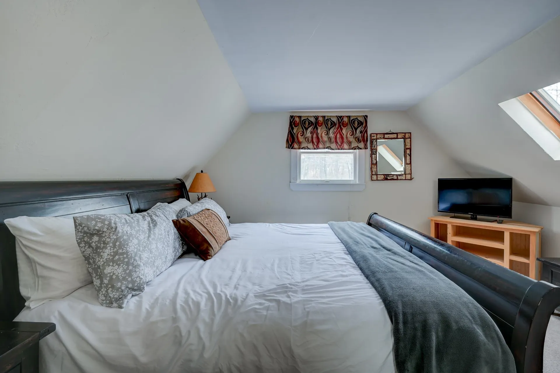 22 Oak Street Conway NH 03860