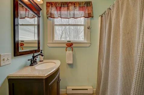 22 Oak Street Conway NH 03860