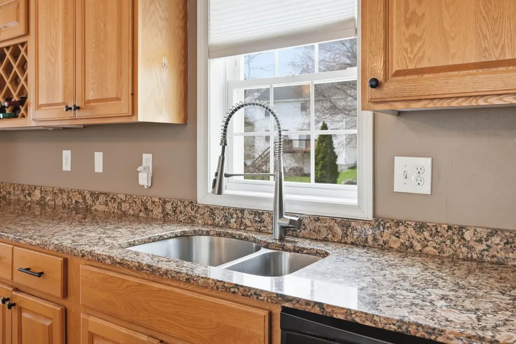 15 Taschereau Boulevard Nashua NH 03062